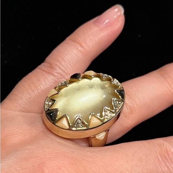 House of Harlow Statement Cocktail Ring gold tone and pale yellow stone, size 7 - Picture 3 of 16